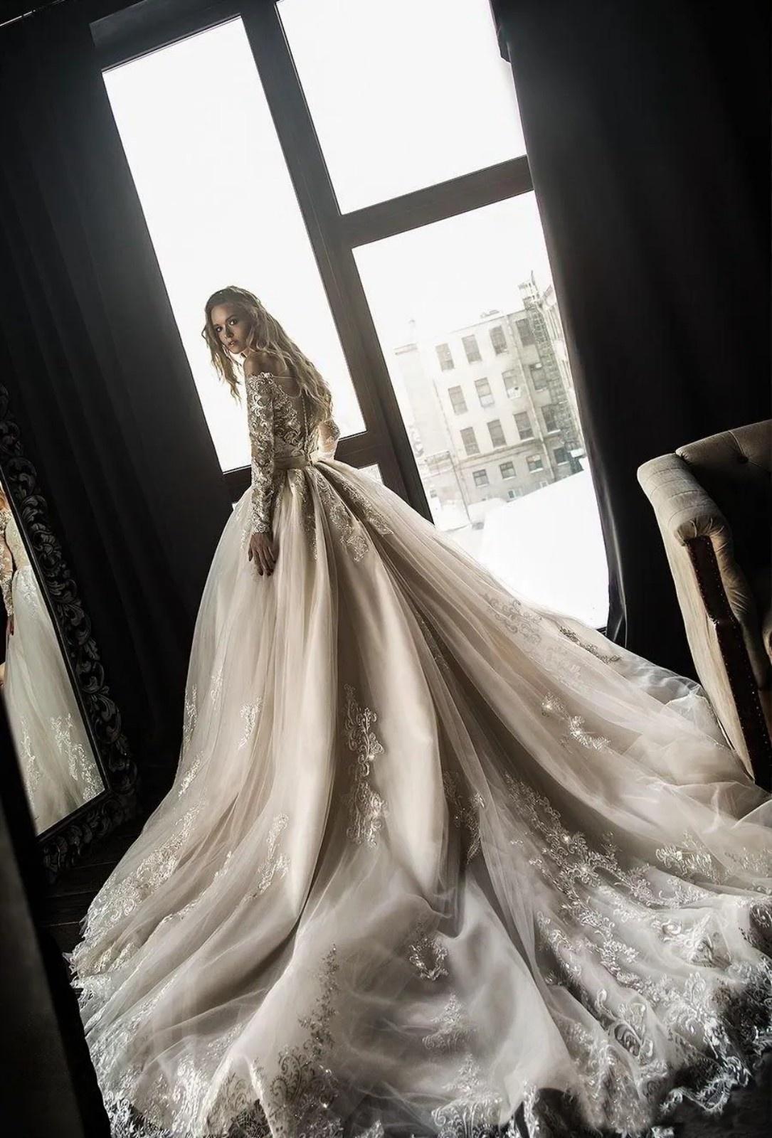 Luxury A Line Wedding Dresses with Detachable Train Arabic Dubai Off the Shoulder Long Sleeves Lace Wedding Bridal Gowns