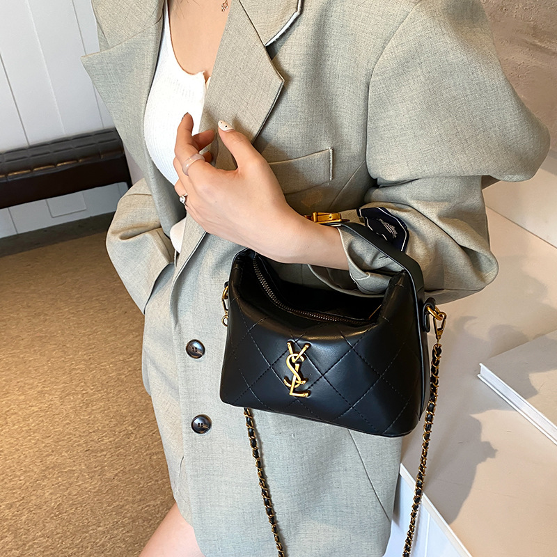 Hot Free shipping designer bags for womens Shoulder black white New Fashionable Simple Light Luxury Chain Tote Bag