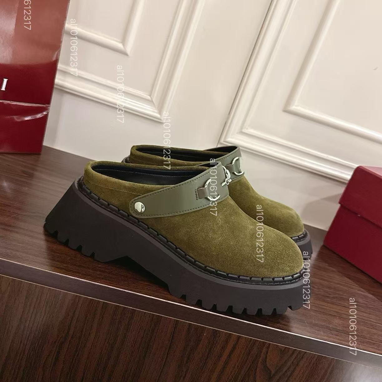 2025 Designer Slipper Flat Scuffs Sandals Calfskin Mules Cosy Clog Letter Printing Comfort Casual Shoes Platform Fashion Women Men Fluffy Shoes Size 35-46