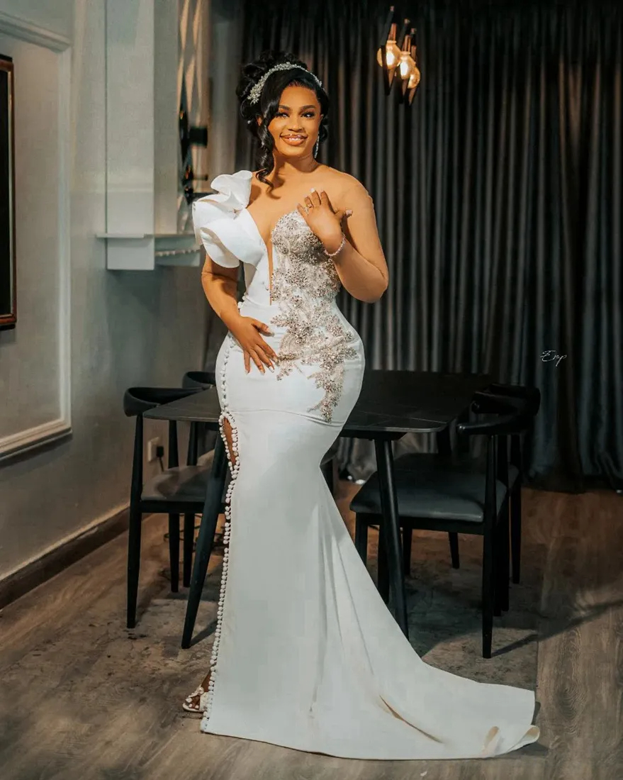 2025 Mermaid Dress Bride Illusion Bridal Sheer Neck Long Sleeves Side Split Crystals Decorated Wedding Gowns For African Nigeria Black Women Y423