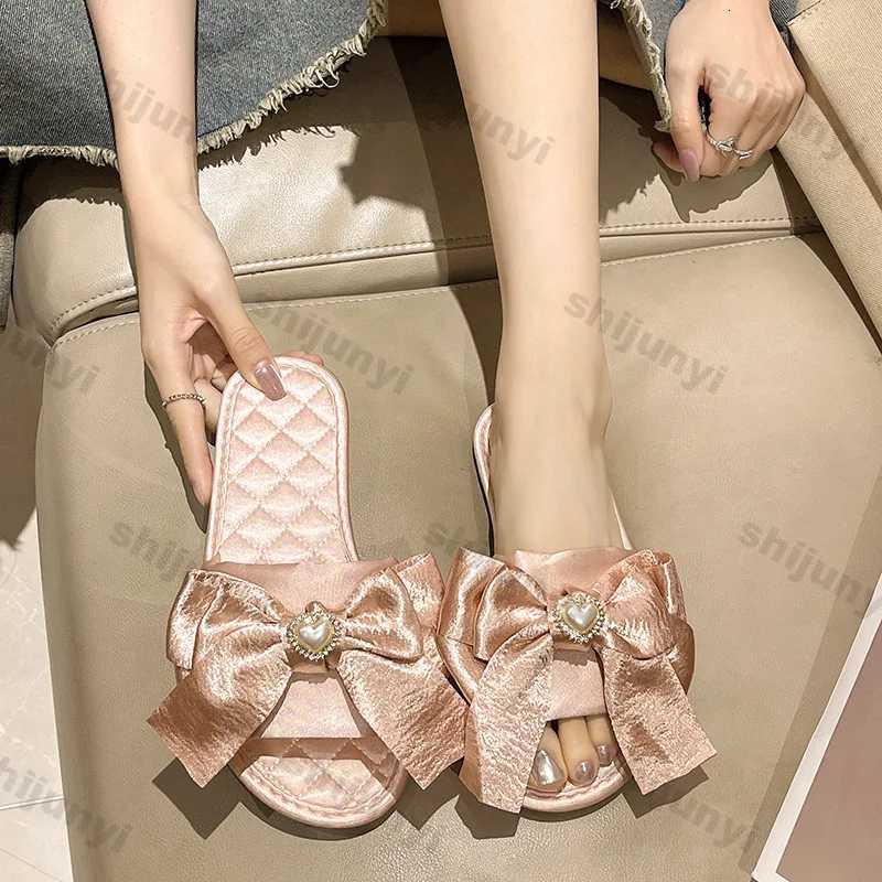 2024 Satin Open Toe Slippers Autumn New Indoor Soft Bott Flip-flops Bow Tie Ladies Flat He Casual Comfortable Slides Y250818