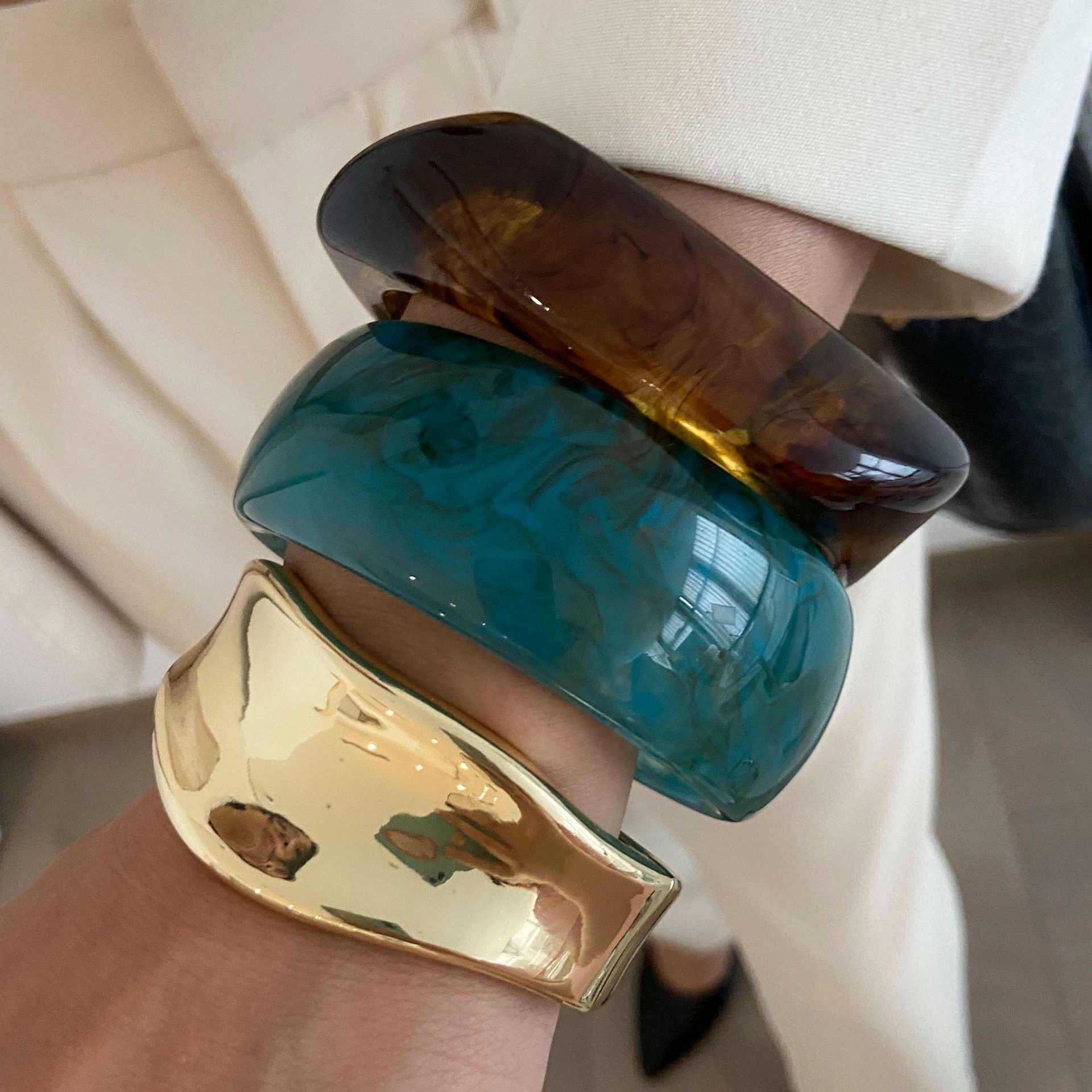 2025 Vintage Marble Swirl Polygon Bangle Iridescent Alloy Bracelet for Women European Retro Statement Arm Cuff