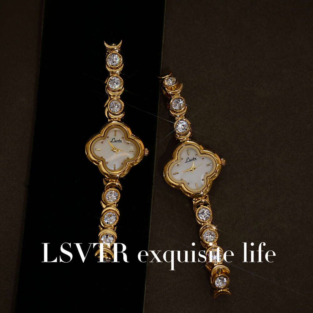Designer New TikTok Live Hot-Selling Four-Leaf Clover French Vintage Style Full Diamond-Encrusted Bracelet Watch for Women