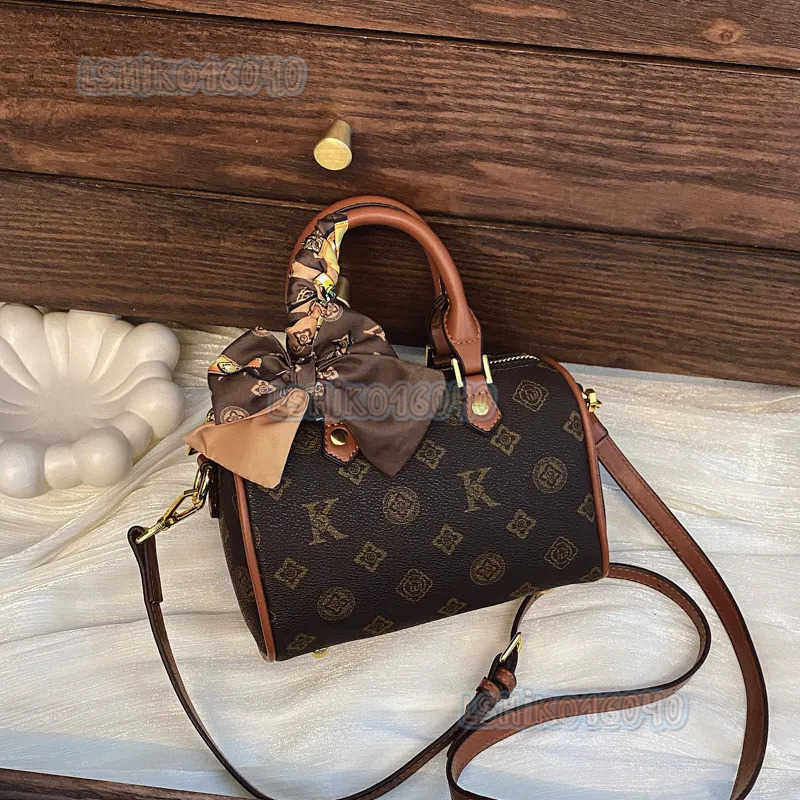 Designer Bags Fashion Shoulder Crossbody 2025 Colorful Printed Boston Ladies Pillow Bag Multifunctional Handbag H250818