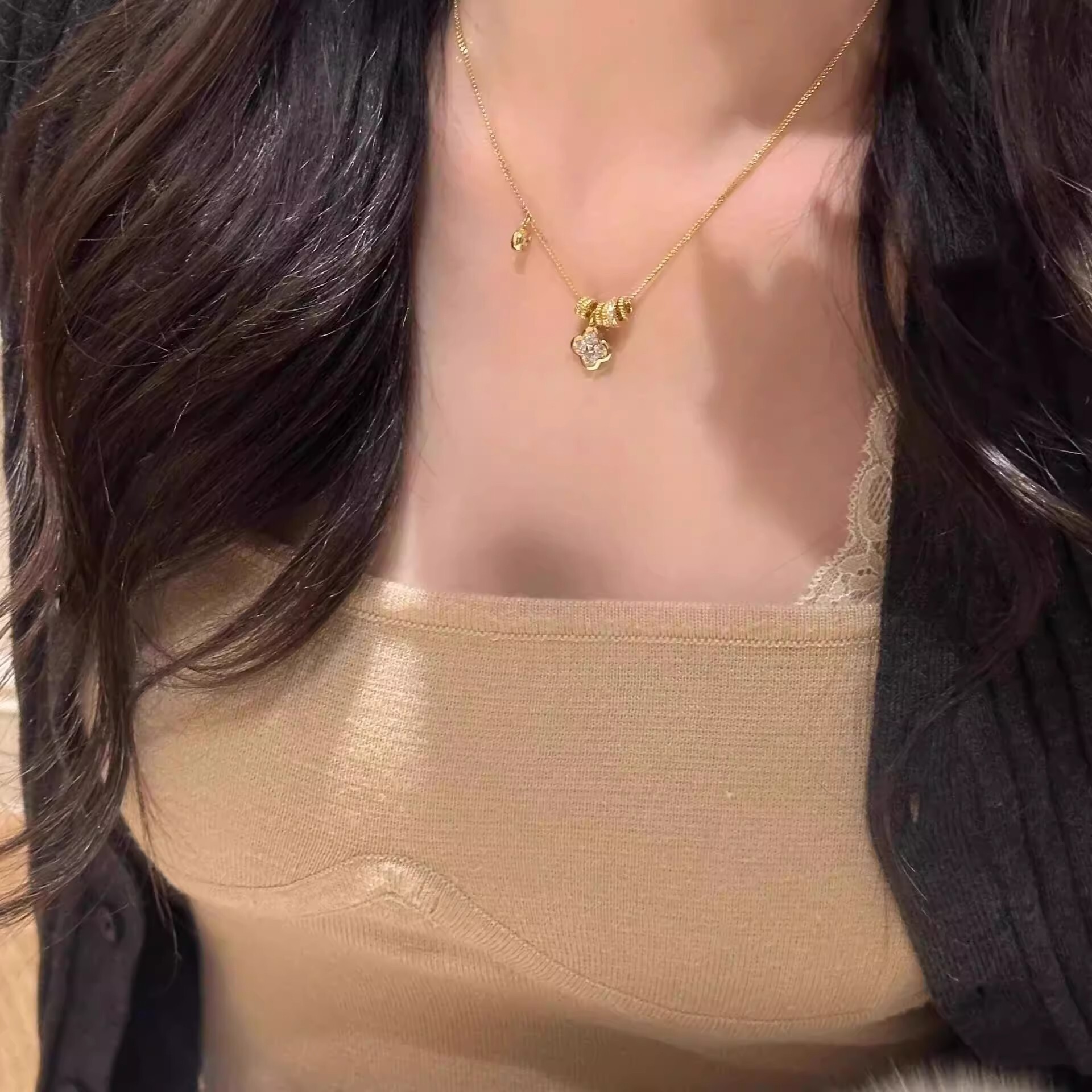 Cool Sensation Running Ring Leaf Flower Necklace for Women 2025 New Design Sense Clavicle Exquisite High-End Neck Chain