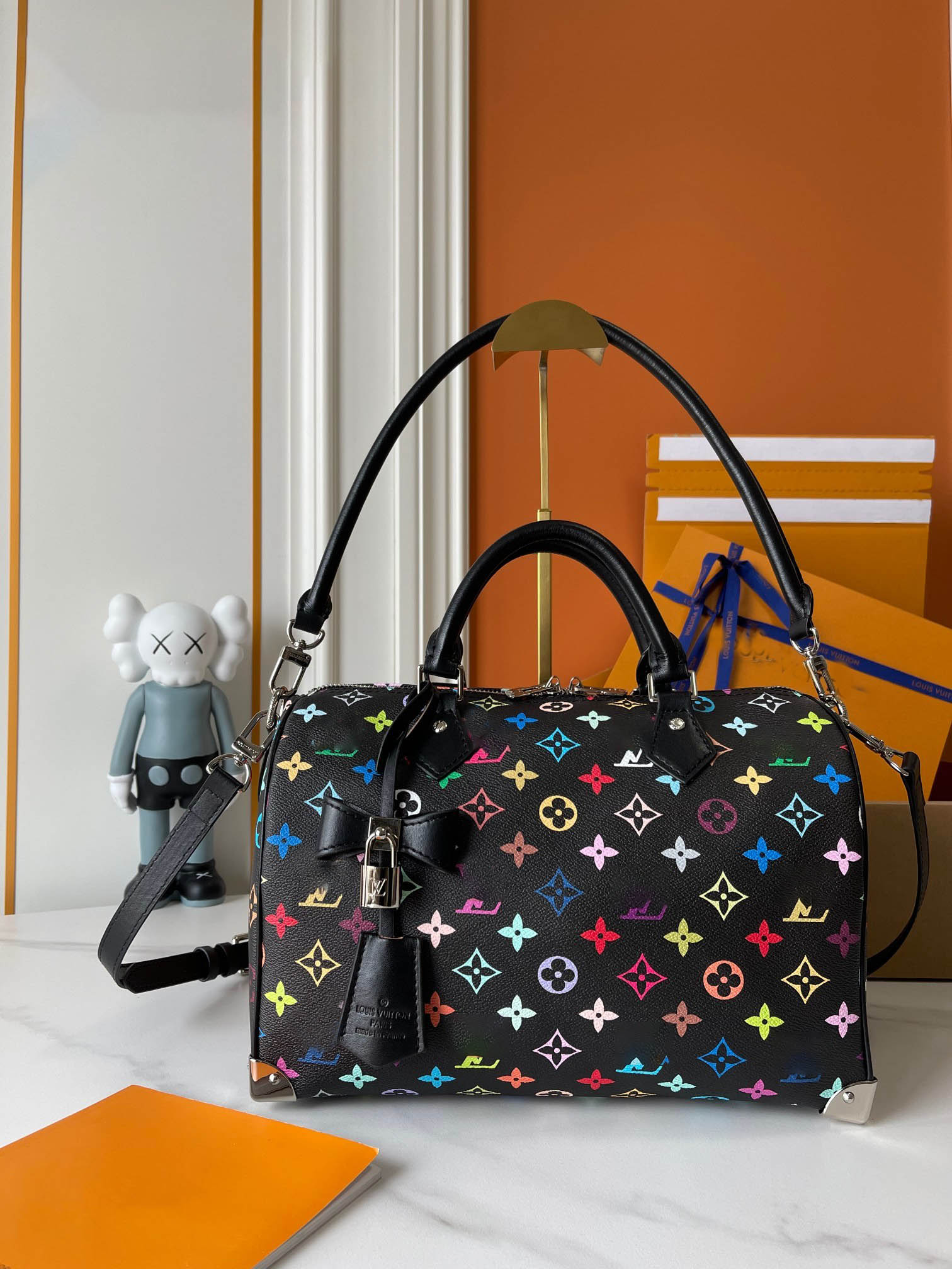 Elegant Luxury Designer Sling Bag with Trendy Shoulders for Everyday Use