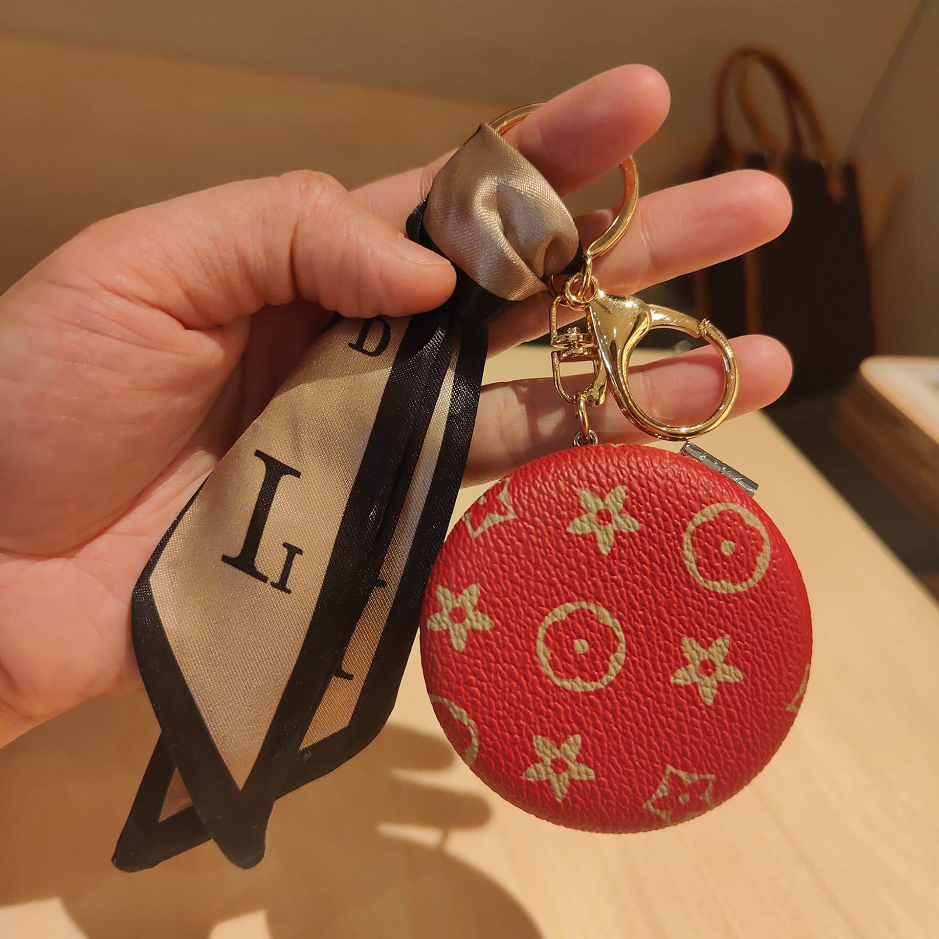 Designer car keychain pendant decorations, mini portable makeup mirrors, and bag accessories 250818