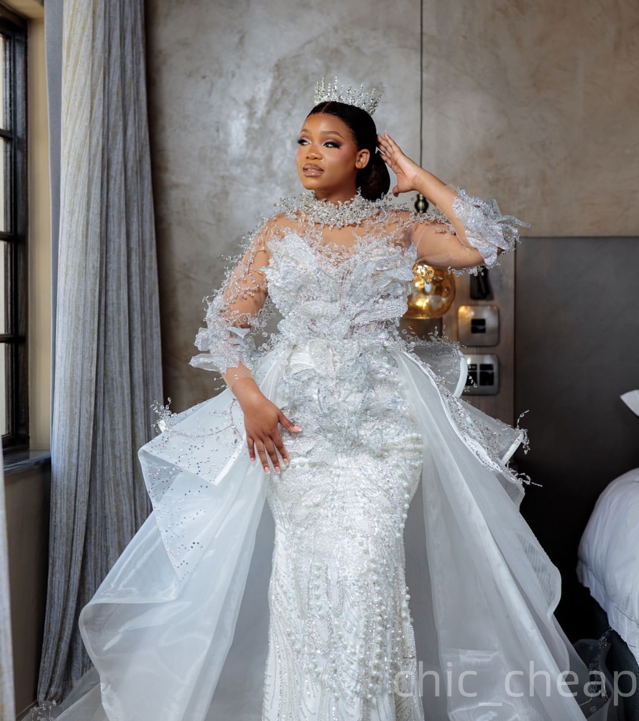 2025 Aso Ebi Plus Size Ivory Mermaid Wedding Dress Rhinestones Florals Sequined Lace Detachable Train Sparkly Bridal Gowns Dresses ZJ0681