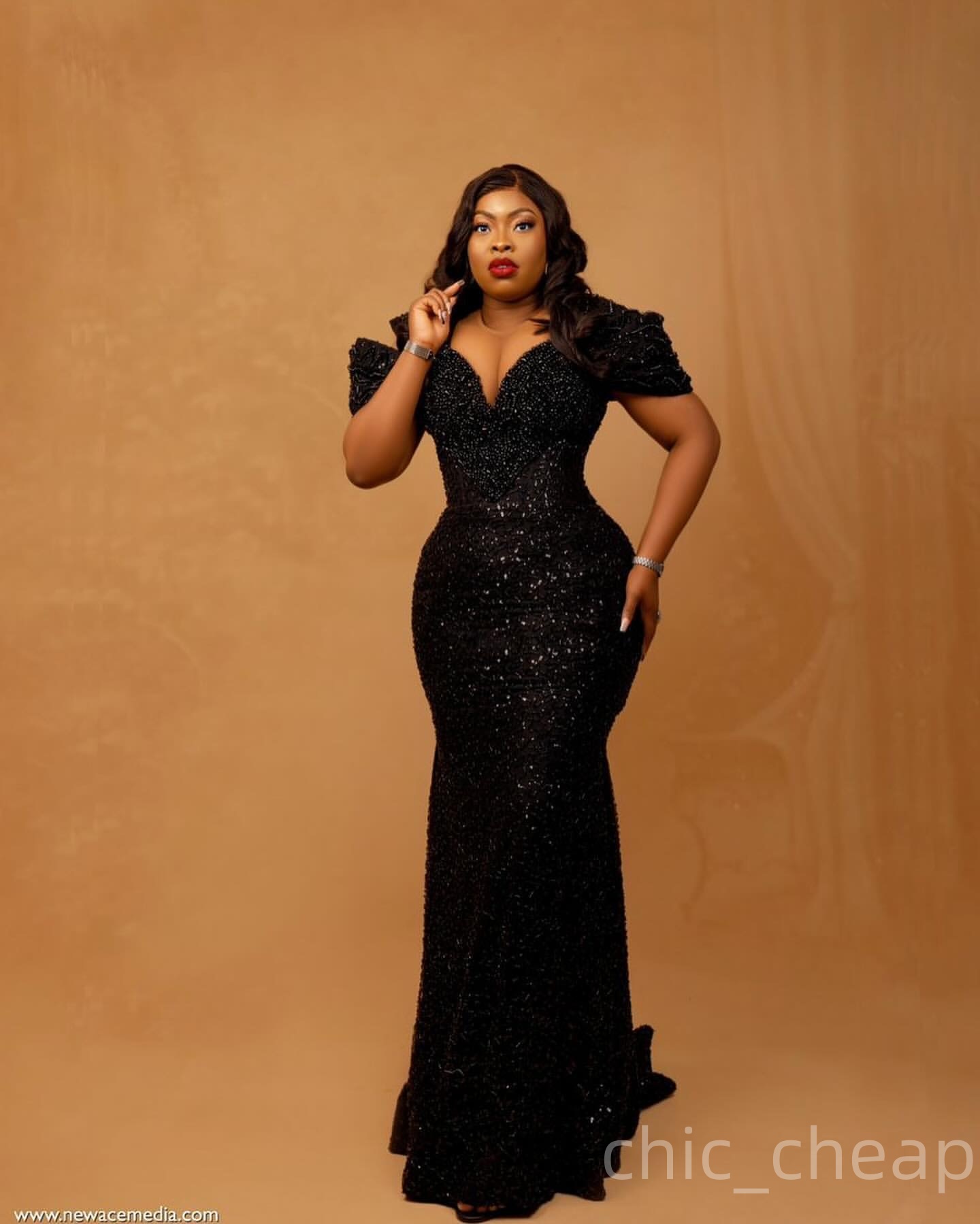 2025 Plus Size Black Mother Of Bride Dresses Crystals Beaded Sequined Sparkly Evening Party Mama's Dress Vintage Birthday Wedding Guest Groom Mot