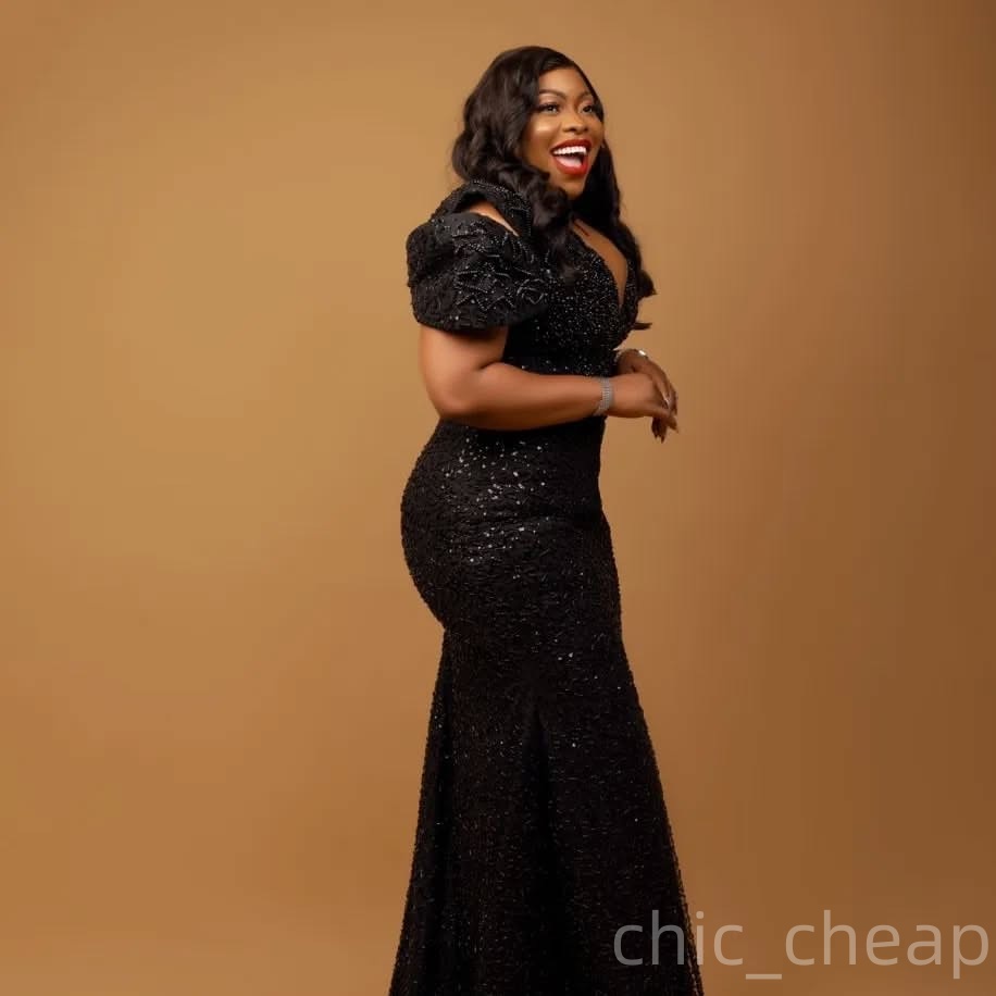 2025 Plus Size Black Mother Of Bride Dresses Crystals Beaded Sequined Sparkly Evening Party Mama's Dress Vintage Birthday Wedding Guest Groom Mot