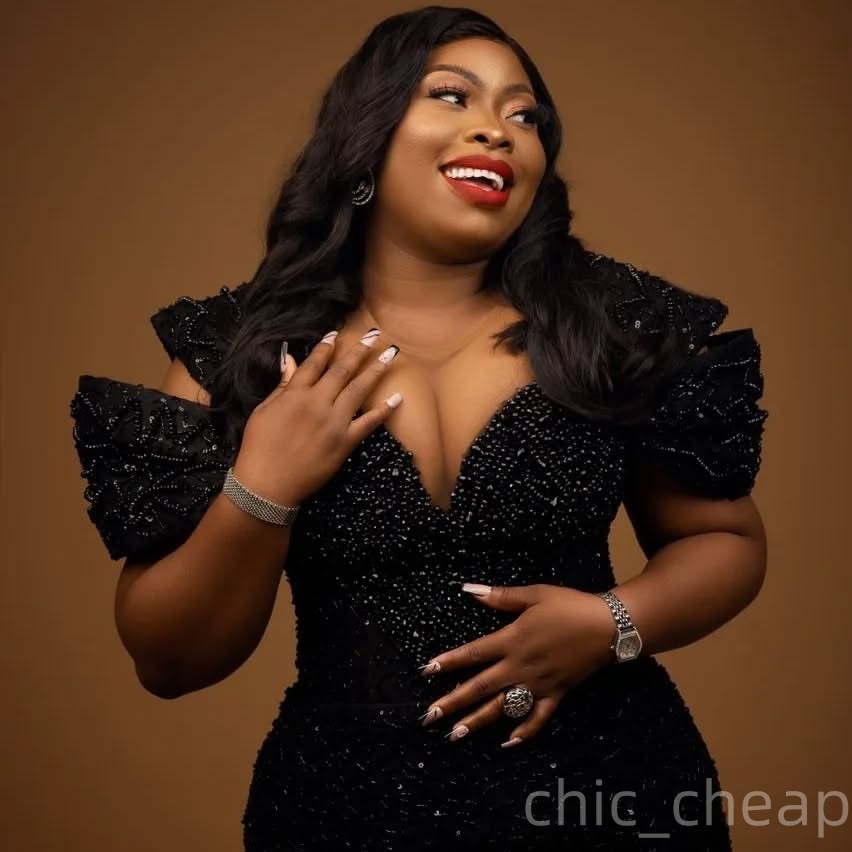 2025 Plus Size Black Mother Of Bride Dresses Crystals Beaded Sequined Sparkly Evening Party Mama's Dress Vintage Birthday Wedding Guest Groom Mot