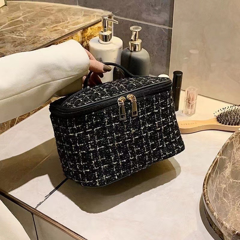 Free Shipping Designer New Style -Inspired High-Value Fashion Makeup Bag Large Capacity Portable Handbag Cosmetic Organizer