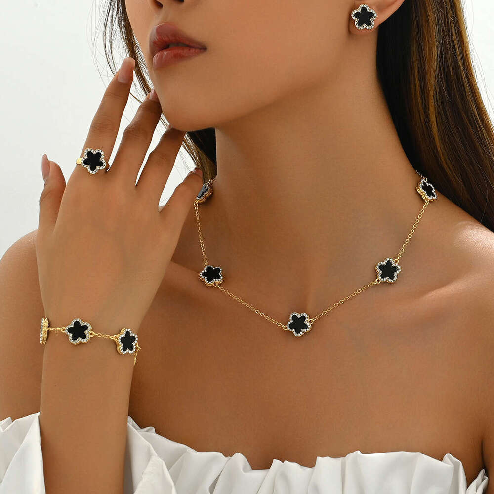 2024 Women's Bracelet Jewelry Set Flower Inlaid Dia Design Necklace Earrings Versatile Niche Ring