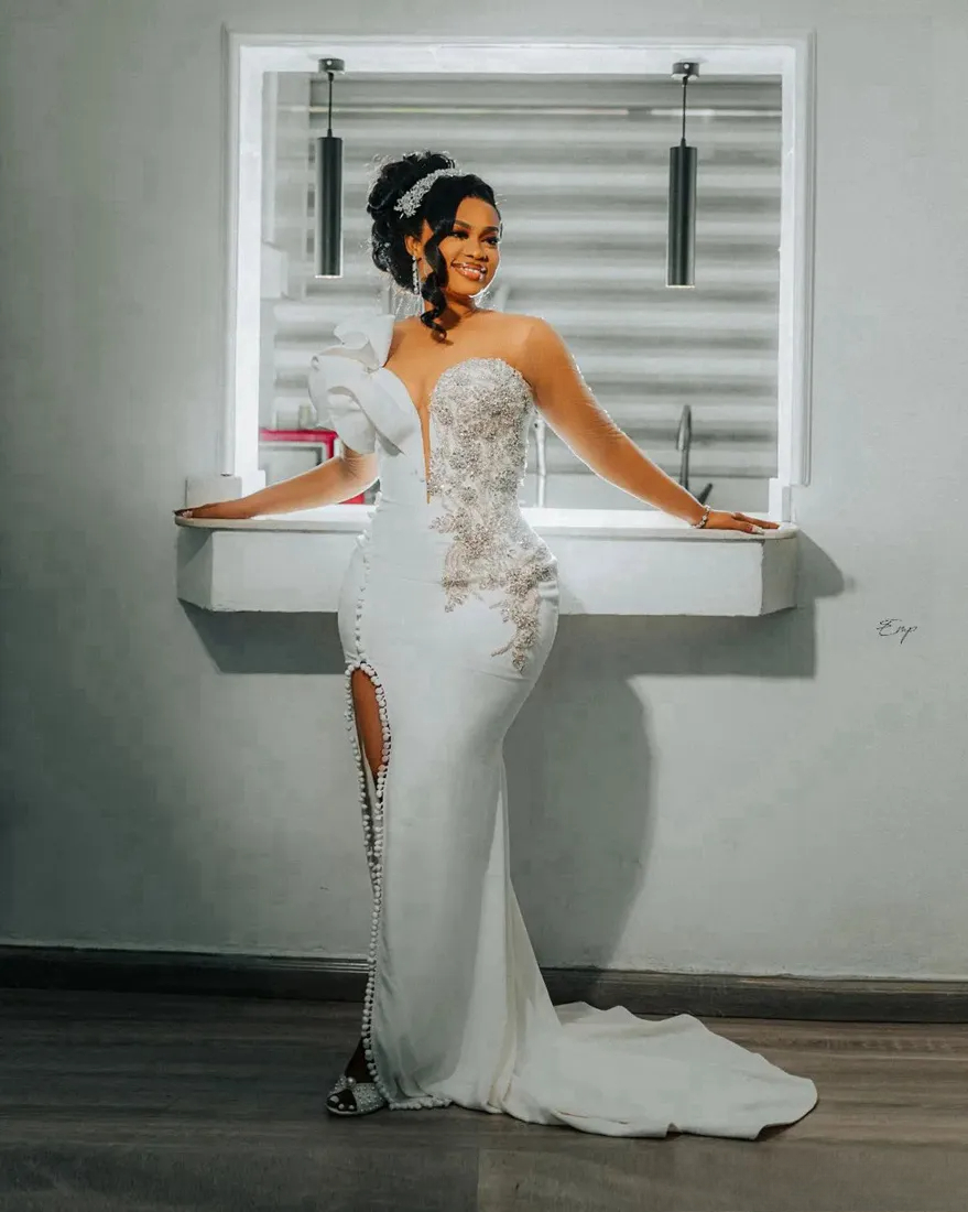 2025 Mermaid Dress Bride Illusion Bridal Sheer Neck Long Sleeves Side Split Crystals Decorated Wedding Gowns For African Nigeria Black Women Y423