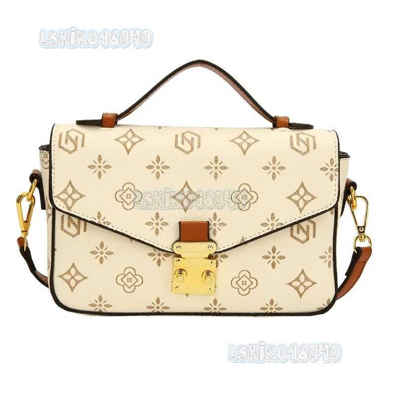 2025 New Designer Fashion Shoulder Bag High Quality Leather Womens Flap Tote Versatile Commuter Letter Printed Black Crossbody Baguette Bag H250818