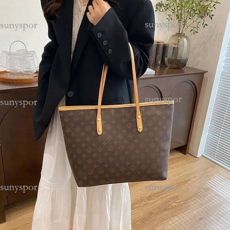 Designer 2025 new tote crossbody shoulder fashionable and high-quality handbag versatile bag essential fashion bags
