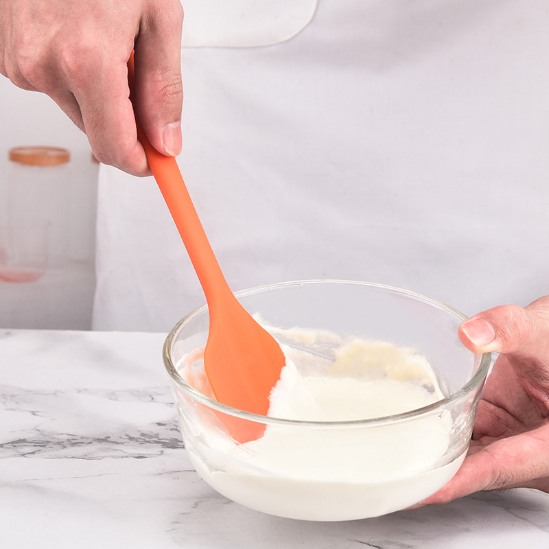 Heavy-Duty Silicon Cake Scraping Knife for Cream Handling & Decorating Durable Cooking Utensil Set at 72g Weight