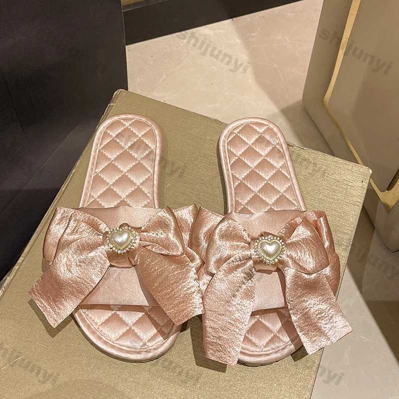2024 Satin Open Toe Slippers Autumn New Indoor Soft Bott Flip-flops Bow Tie Ladies Flat He Casual Comfortable Slides Y250818