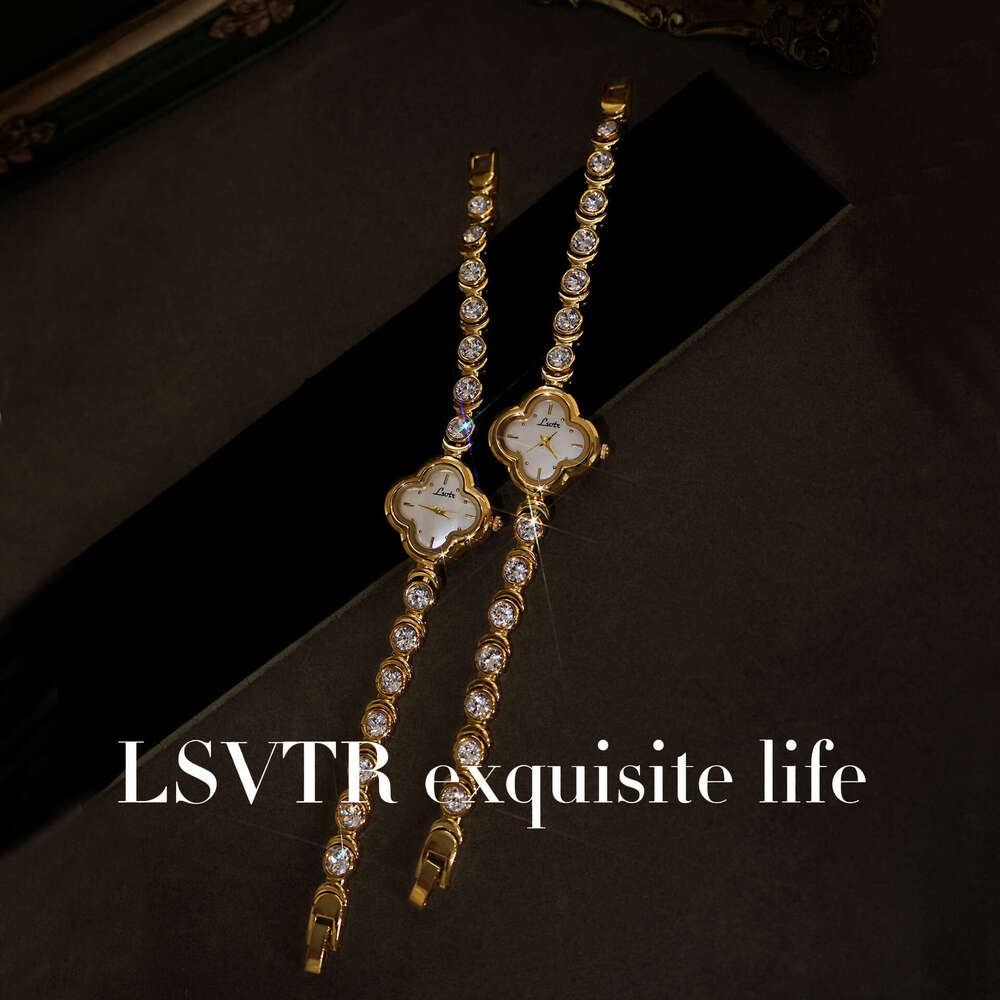 Designer New TikTok Live Hot-Selling Four-Leaf Clover French Vintage Style Full Diamond-Encrusted Bracelet Watch for Women