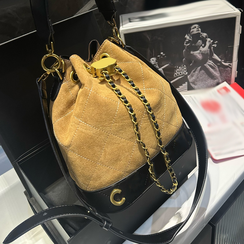 Deerskin Velvet Bucket Bag Design Womens Shoulder Bags Genuine Leather Gold Metal Metal Letter Drawstring Adjustable Shoulder Strap Handbag Makeup Sacoche 25cm