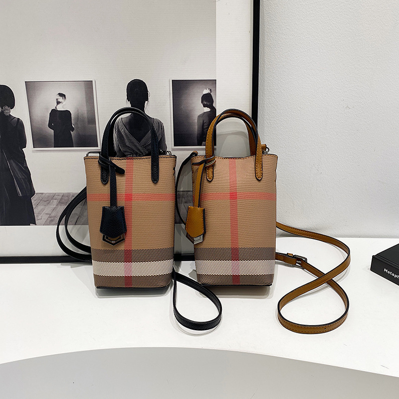 Free shipping designer Women Phone Bag 2025 New Lightweight Handbag Plaid Shoulder Bag Female Niche High-end Crossbody Bag Small Square Bag Trendy