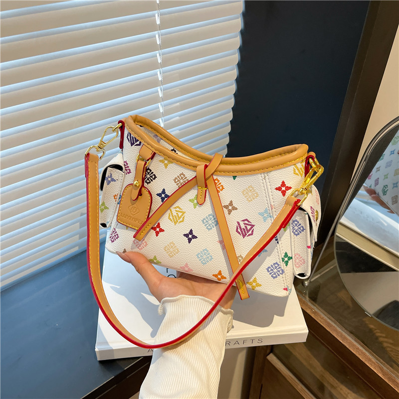 Designer shoulder bag free shipping New printed versatile fashionable tote bag large capacity casual hobos bag for women