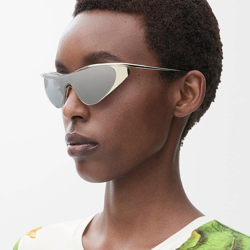 2025 Triangle Cat Over sized Sunglasses UV 400 Street Luxe Shades for Women Men Hip Hop High Fashion Sun Glasses