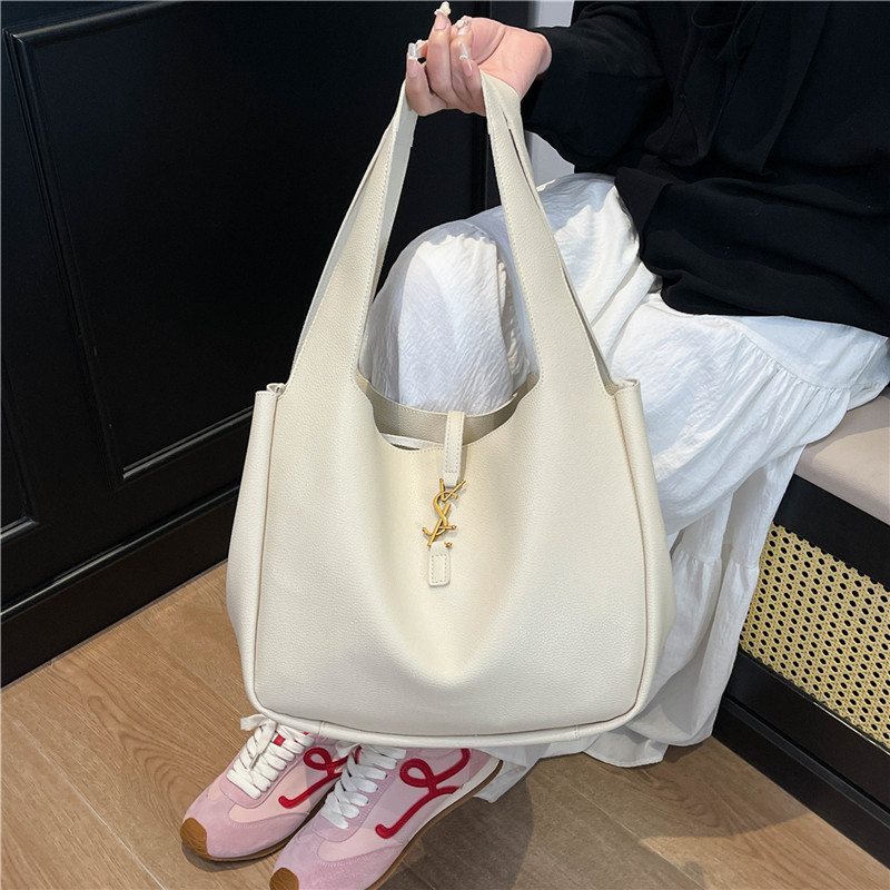 2025 Free shipping designer bags for womens Shoulder black khaki beige brown Versatile and trendy one shoulder light luxury tote bag