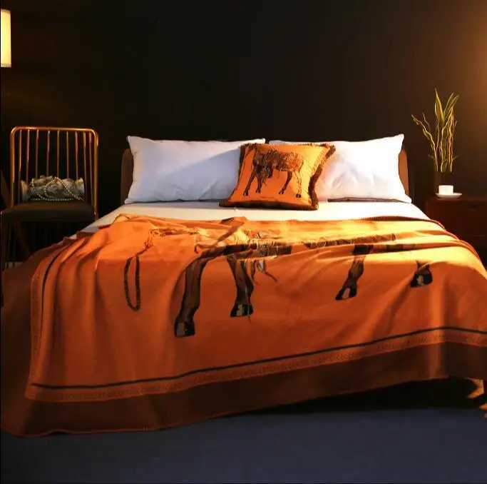 Luxury Flannel Orange Blanket Double-Sided Thick Warm Super Soft Multifunctional Blanket High Quty Decorative Throw Blanket S250818
