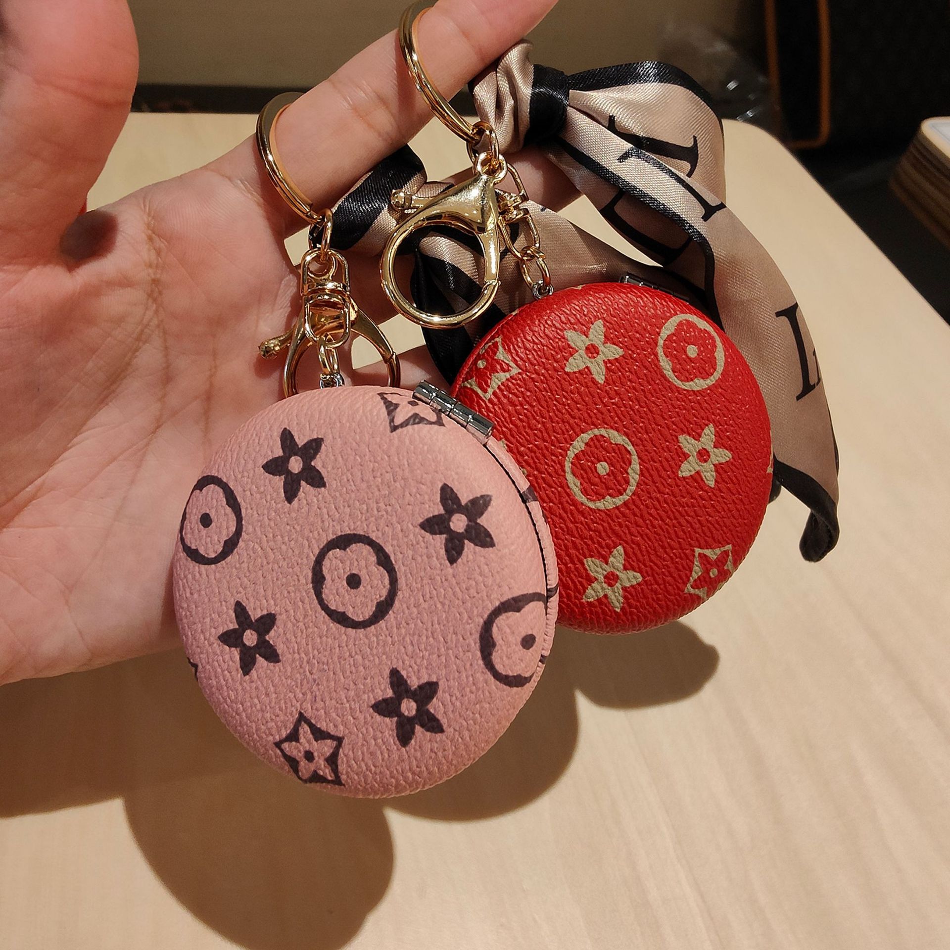 Designer car keychain pendant decorations, mini portable makeup mirrors, and bag accessories 250818