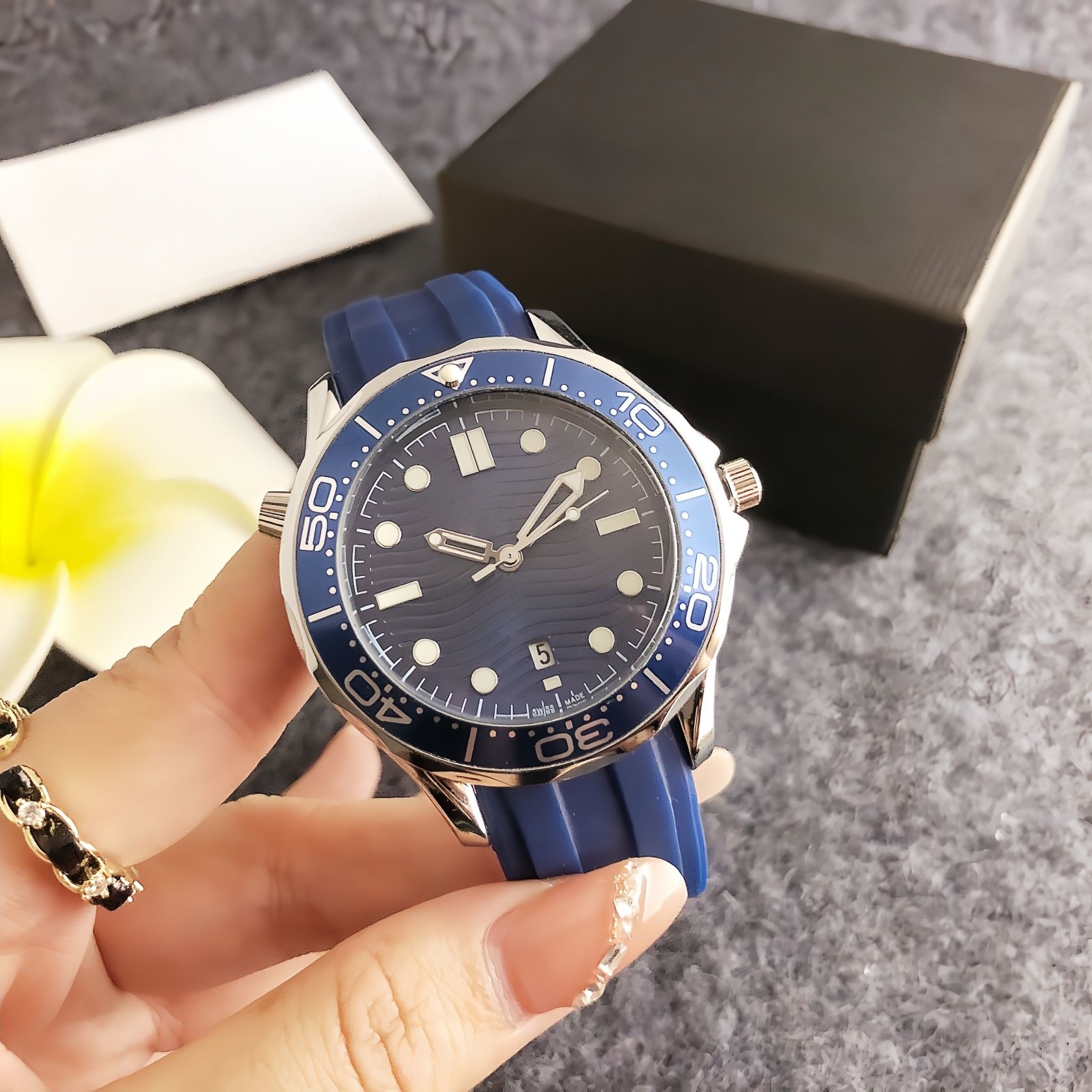 New Luxury Design watch Simple Retro Fashion Bracelet Casual Quartz Watch Men's Rubber Watches Feminino Silicone Luminous Men's Watch Hot Sale famous Clock Gift