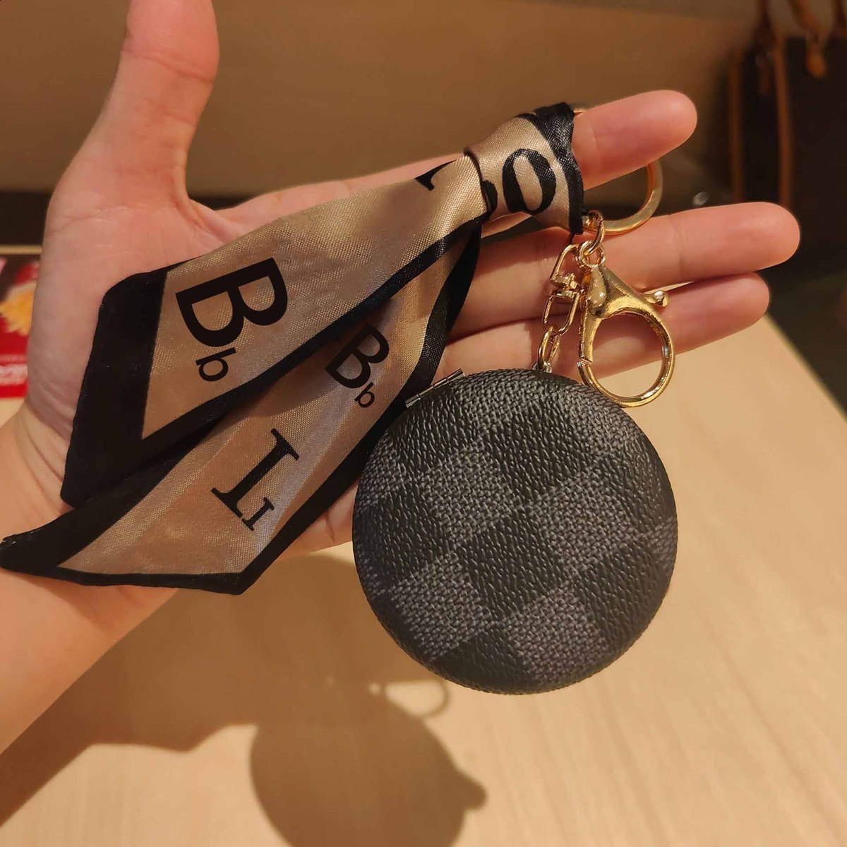 Designer car keychain pendant decorations, mini portable makeup mirrors, and bag accessories 250818