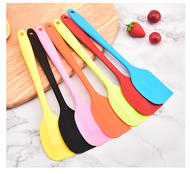 Heavy-Duty Silicon Cake Scraping Knife for Cream Handling & Decorating Durable Cooking Utensil Set at 72g Weight