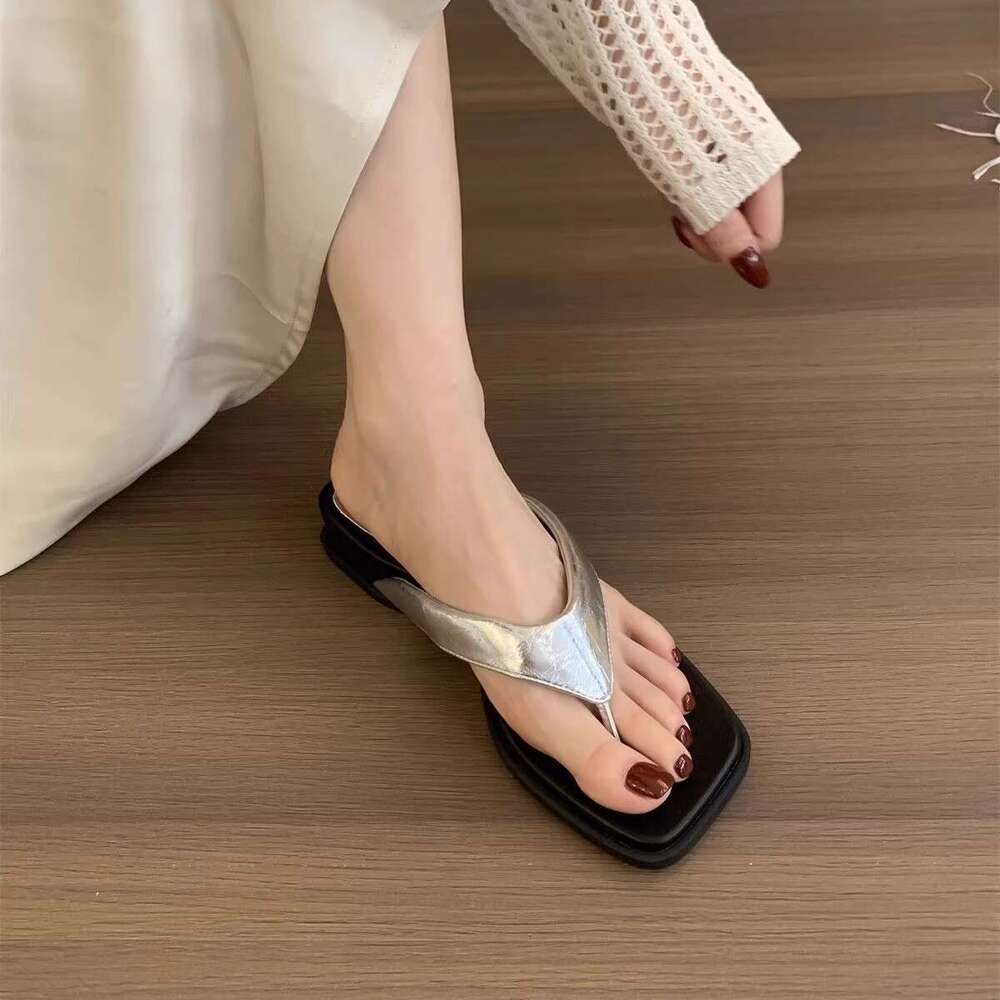 Silver Women's Summer Outdoor Slippers New Soft Thick Sole Flip-Flops French Style Stunning Toe Post Sandals Vacation Beach Shoes