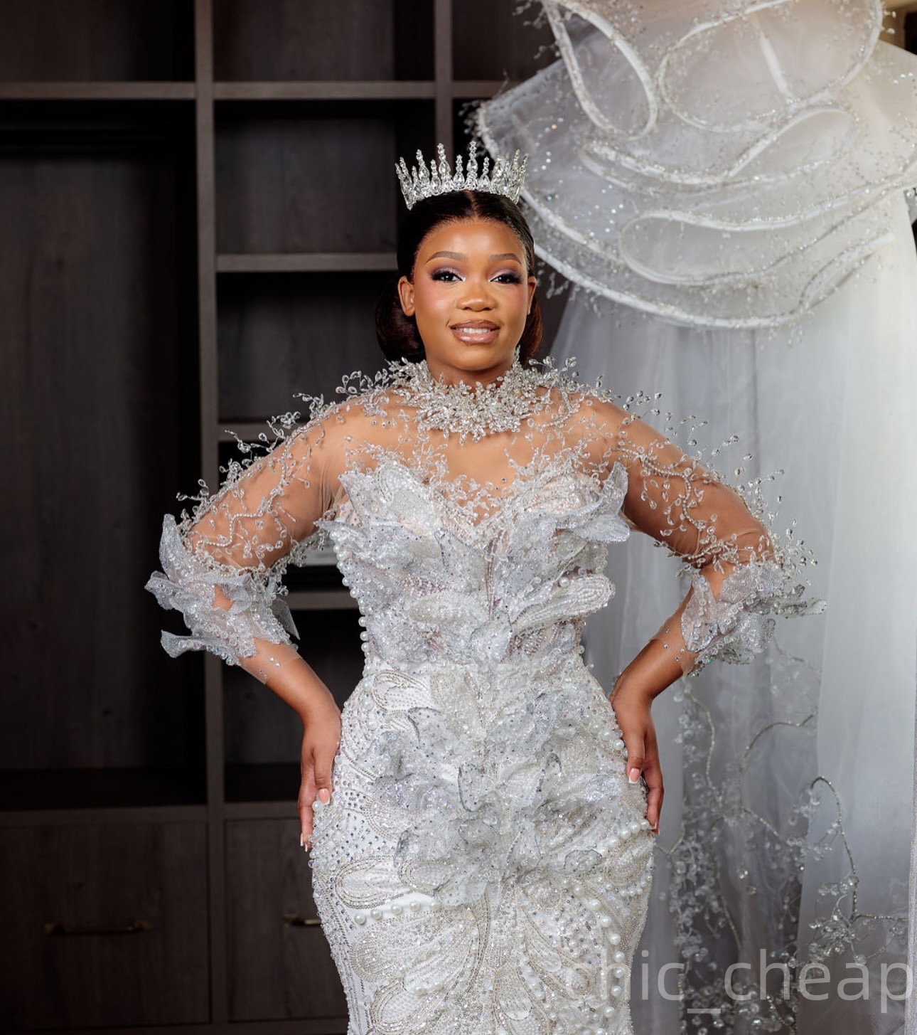 2025 Aso Ebi Plus Size Ivory Mermaid Wedding Dress Rhinestones Florals Sequined Lace Detachable Train Sparkly Bridal Gowns Dresses ZJ0681