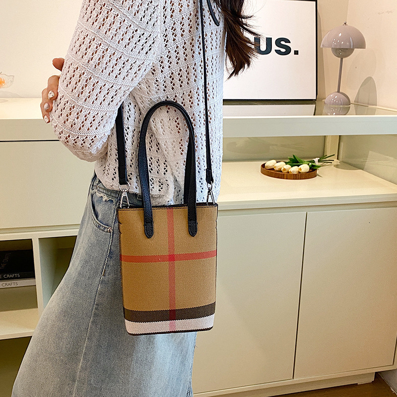 Free Shipping Designer Fashion Contrasting Women's Mini Handbag New High-end Temperament Single Shoulder Crossbody Bag Niche Bucket Bag Casual Ph