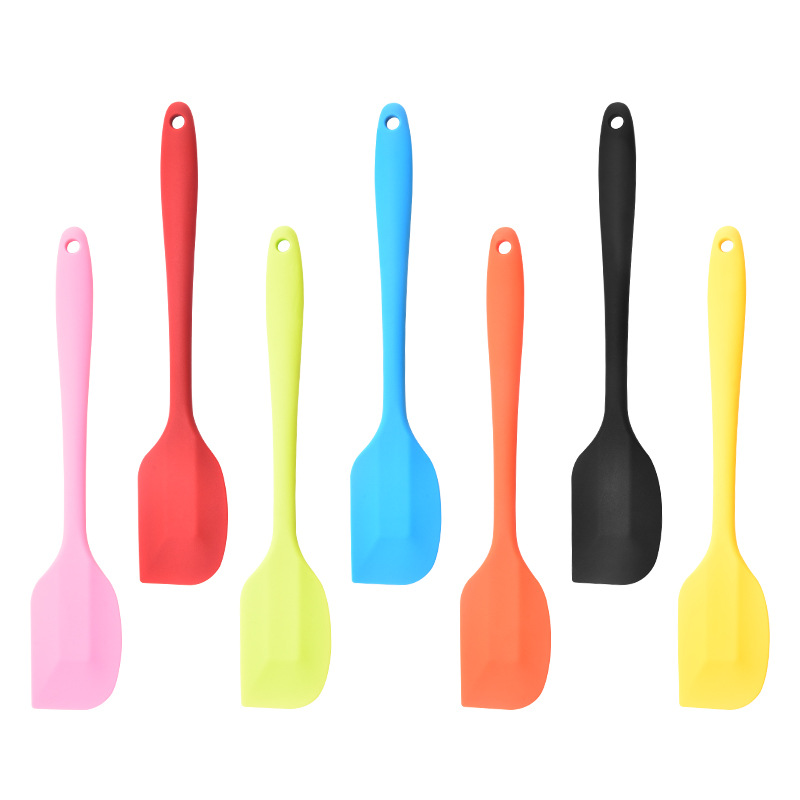 Heavy-Duty Silicon Cake Scraping Knife for Cream Handling & Decorating Durable Cooking Utensil Set at 72g Weight