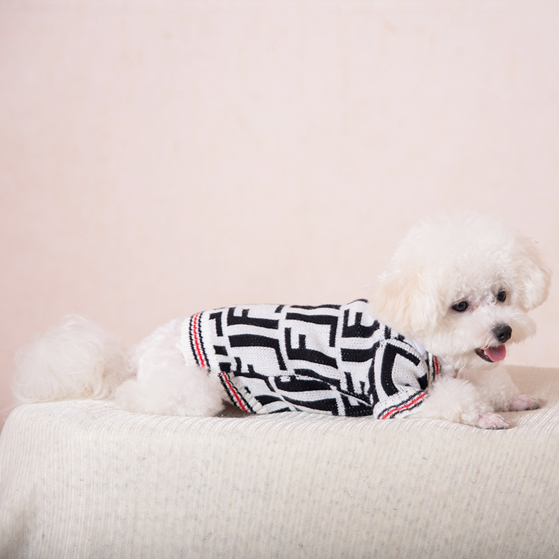 Pet Clothes Warm Winter Medium Small Dog Knitted Sweater Luxury Designer Cardigan Jewelry Decoration Kitten Puppy Coat Poodle