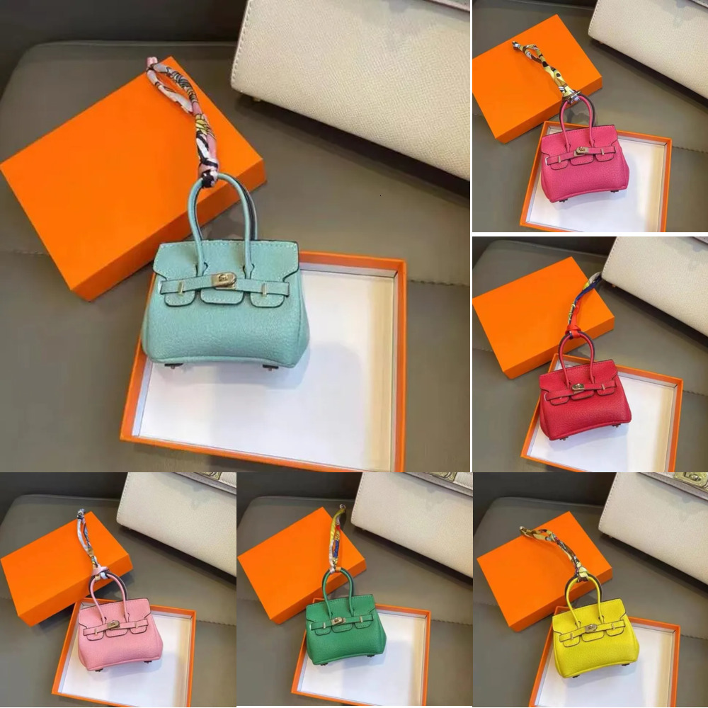 Designer Key Chain Bag Charm Keychain Handmade Leather Keychains Man Woman Mini Wallet Bags Pendant Coins Purse Accessories