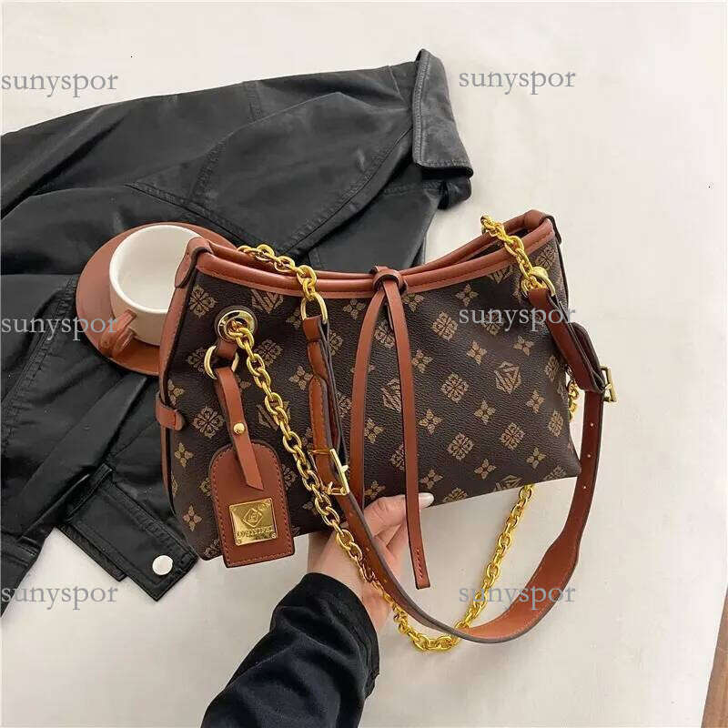Designer 2025 new casual handbag fashion chain crossbody bag women's mini large capacity