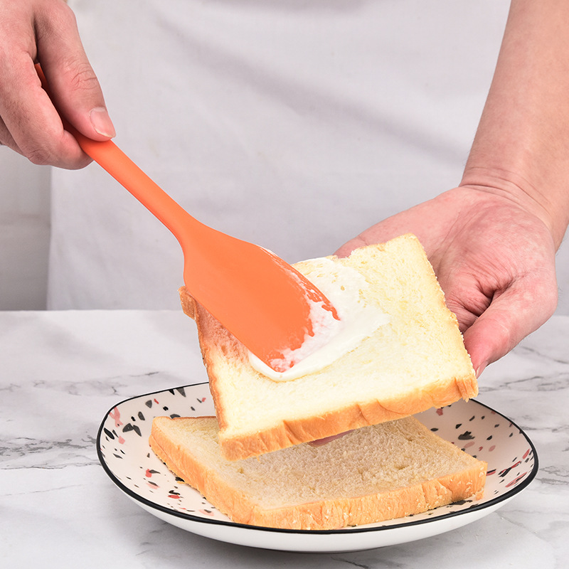 Heavy-Duty Silicon Cake Scraping Knife for Cream Handling & Decorating Durable Cooking Utensil Set at 72g Weight