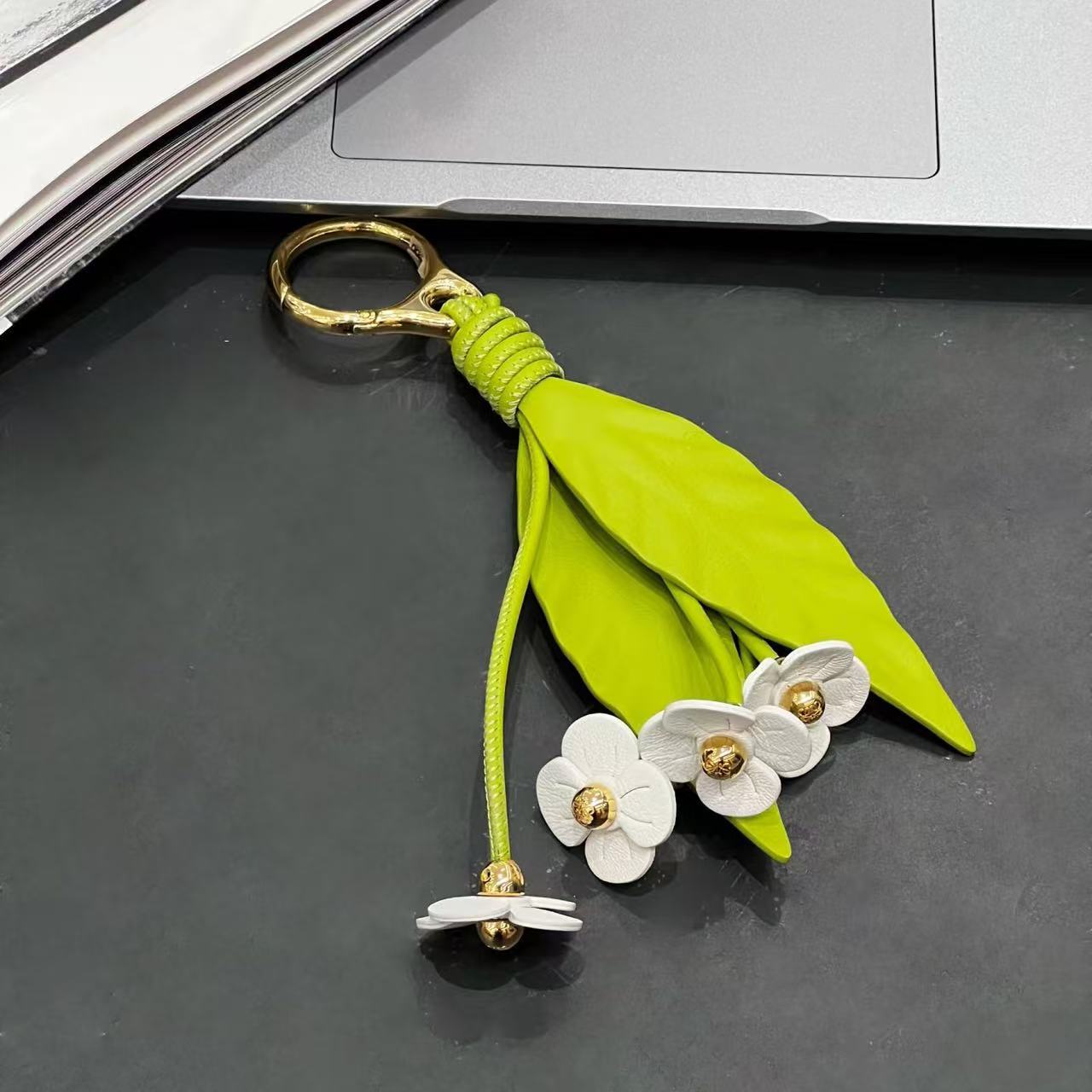 Bag charms Lavender Tomato vine charm in classic calfskin Luxurys designer Fashion style Designer Woman Pendant suitable Cute Handbag Accessories