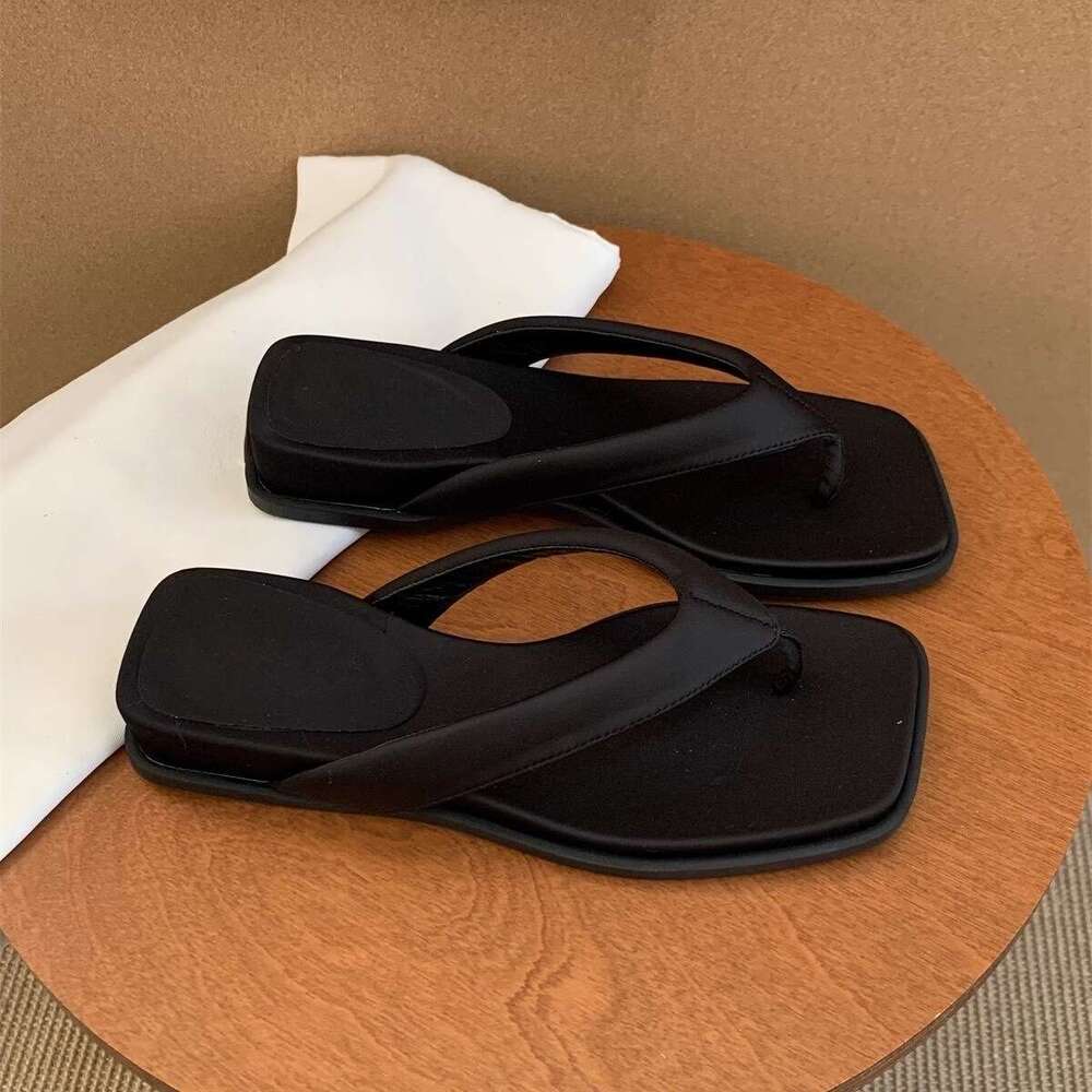 Silver Women's Summer Outdoor Slippers New Soft Thick Sole Flip-Flops French Style Stunning Toe Post Sandals Vacation Beach Shoes