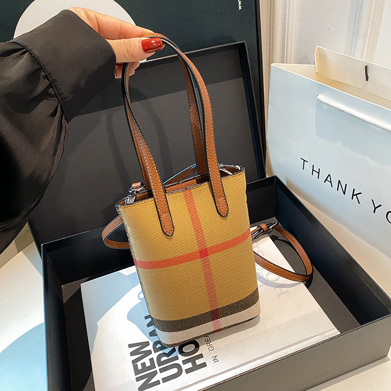 Free Shipping Designer Fashion Contrasting Women's Mini Handbag New High-end Temperament Single Shoulder Crossbody Bag Niche Bucket Bag Casual Ph