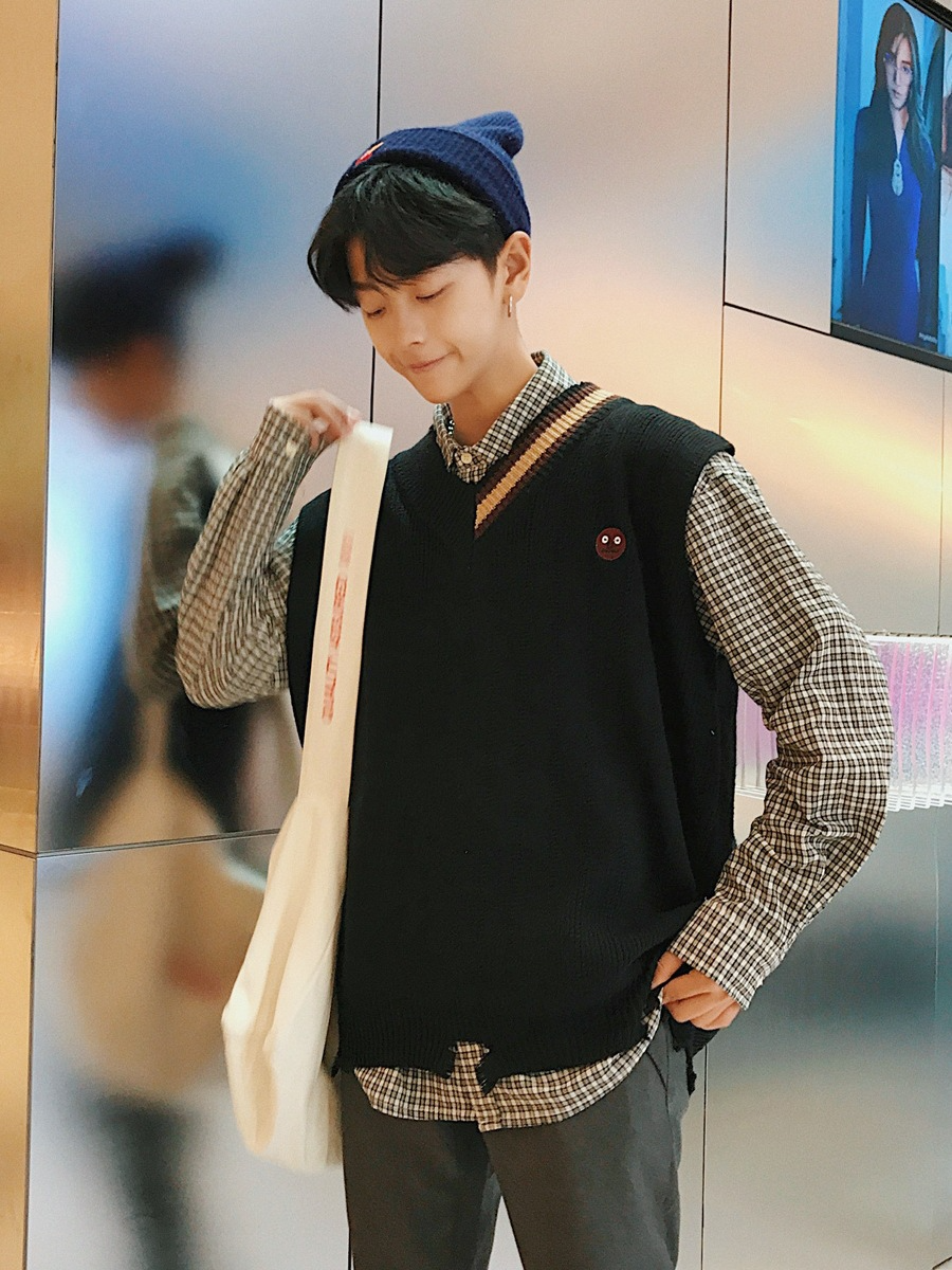 Sweater Vest Men Patchwork V-neck Colorful Shrug Chic Sleeveless Knitted Tops Mens Waistcoats Loose Oversize Harajuku All-match