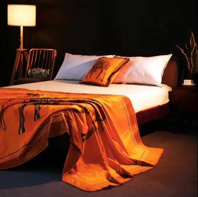 Luxury Flannel Orange Blanket Double-Sided Thick Warm Super Soft Multifunctional Blanket High Quty Decorative Throw Blanket S250818