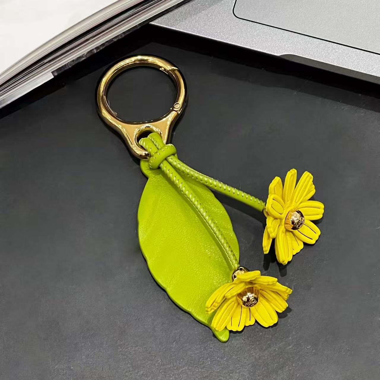 Bag charms Lavender Tomato vine charm in classic calfskin Luxurys designer Fashion style Designer Woman Pendant suitable Cute Handbag Accessories