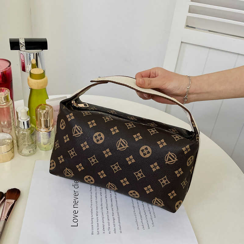 Free Shipping Designer Luxury Makeup Bag Women's Mini Handbag Storage Bag Wash Bag Portable Travel Bag New Casual Mobile Phone Bag