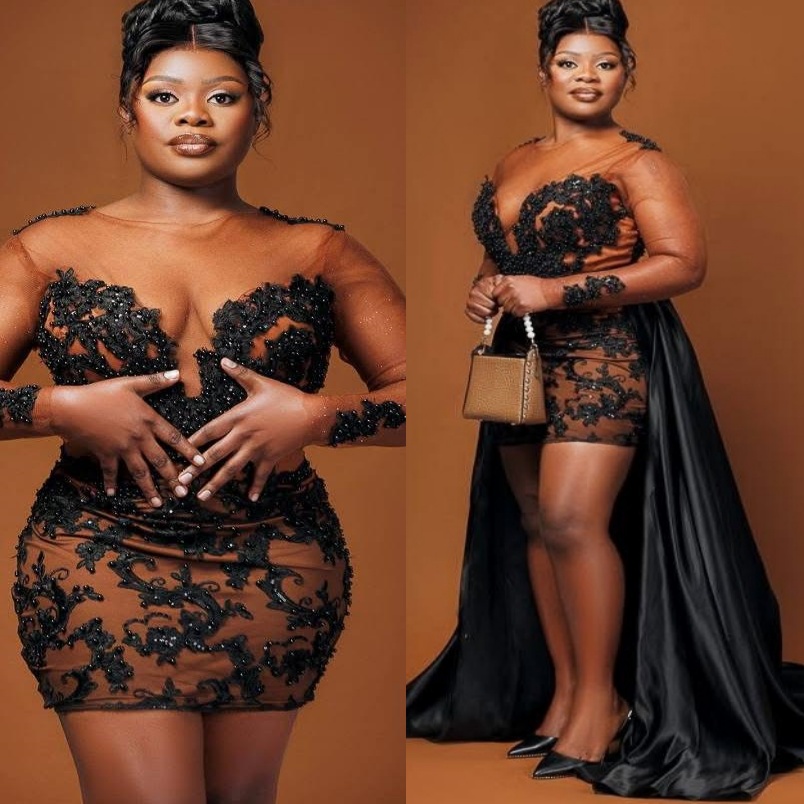 2025 Plus Size Black Sheath Mother Of Bride Dresses Illusion Lace Detachable Train Evening Party Mama's Dress Vintage Birthday Wedding Guest Groo