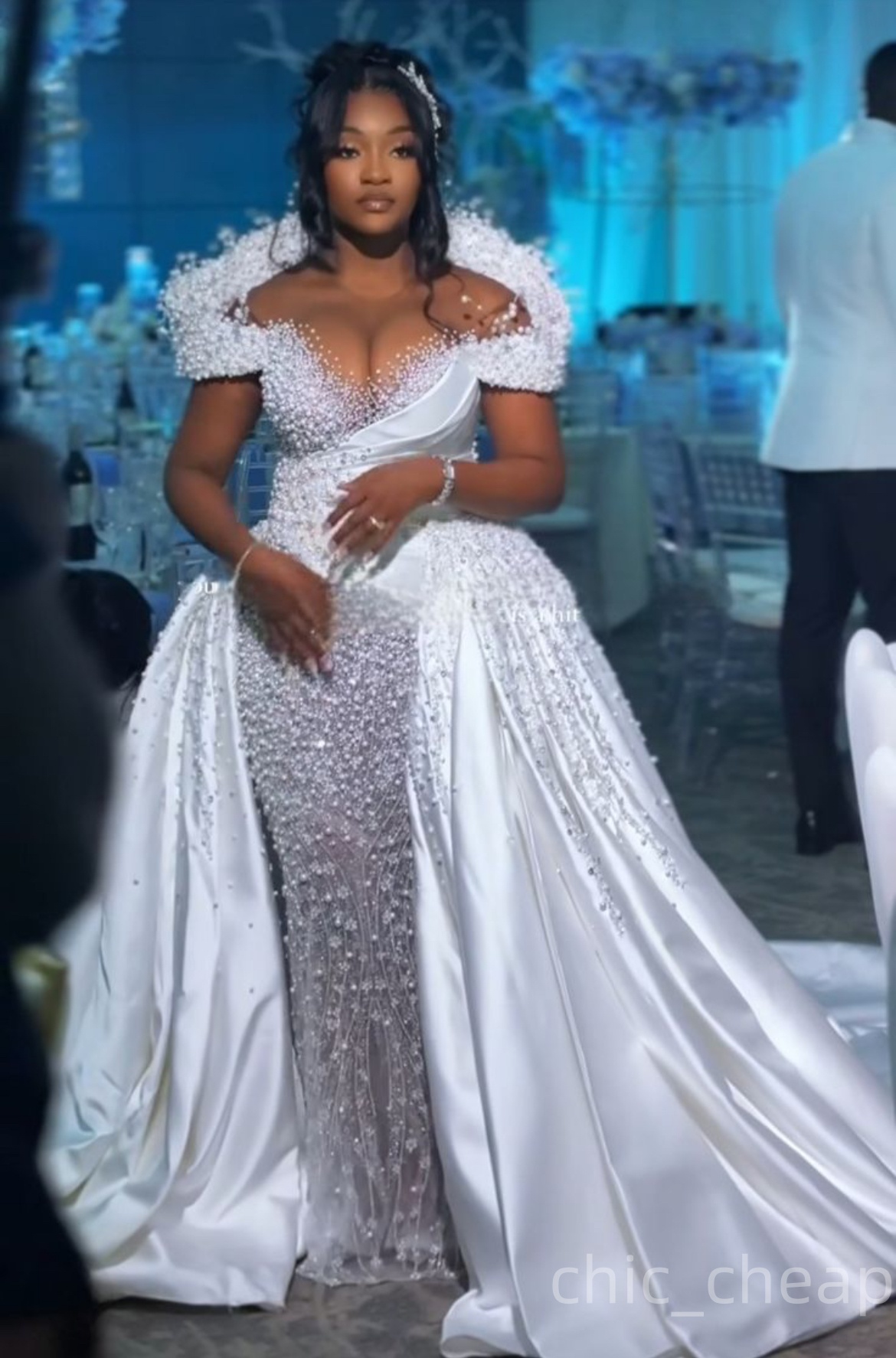 2025 Aso Ebi Plus Size Off White Mermaid Wedding Dress Luxurious Pearls Beaded Sequined Sheer Neck Glamorous Bridal Gowns Dresses ZJ0667